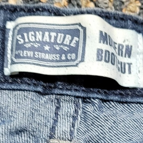 Levi Signature Modern Bootcut Size 12 Denim - Picture 5 of 16